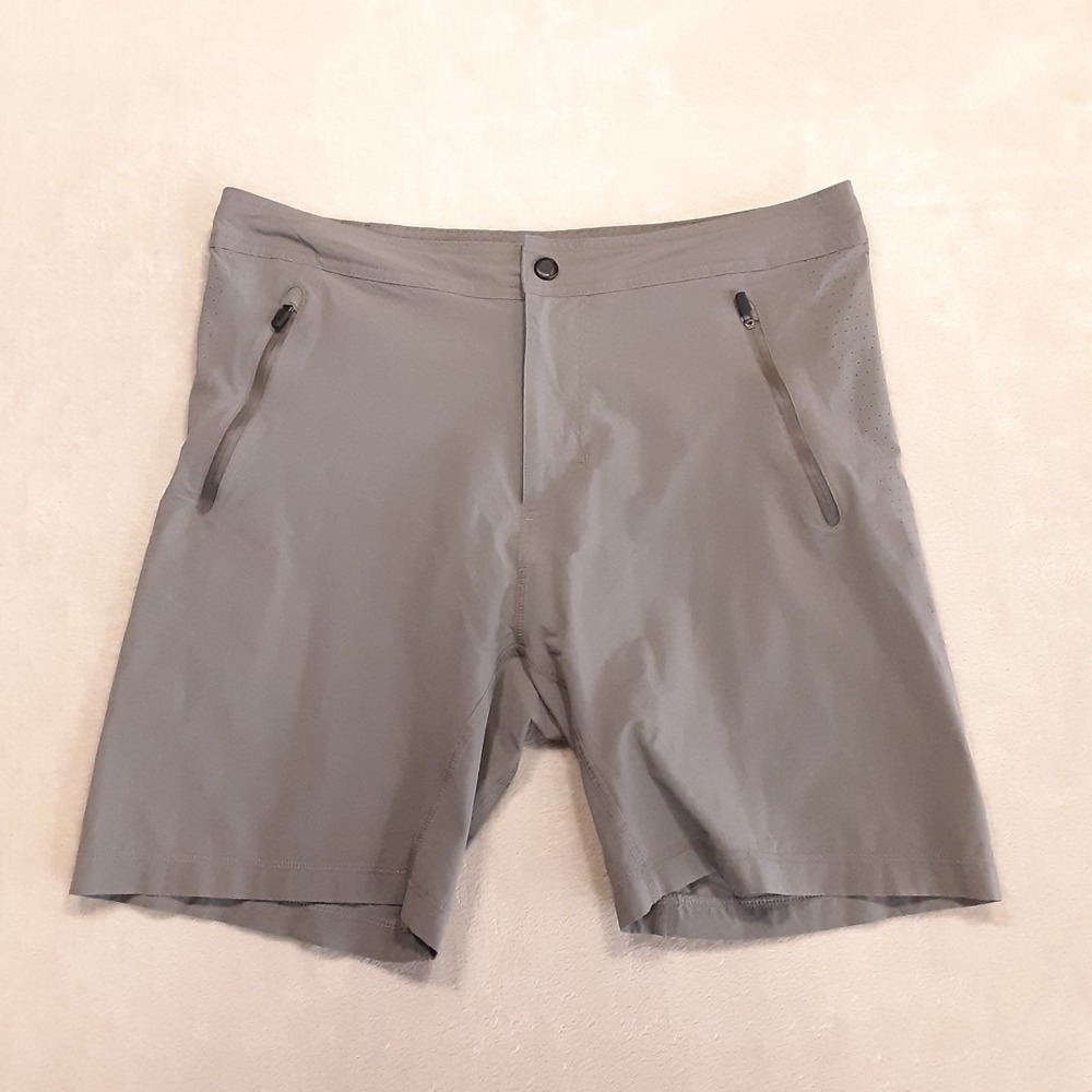 Mack Weldon Mens 4-Way Active Shorts M Gray 7" Inseam Zipper Pockets
